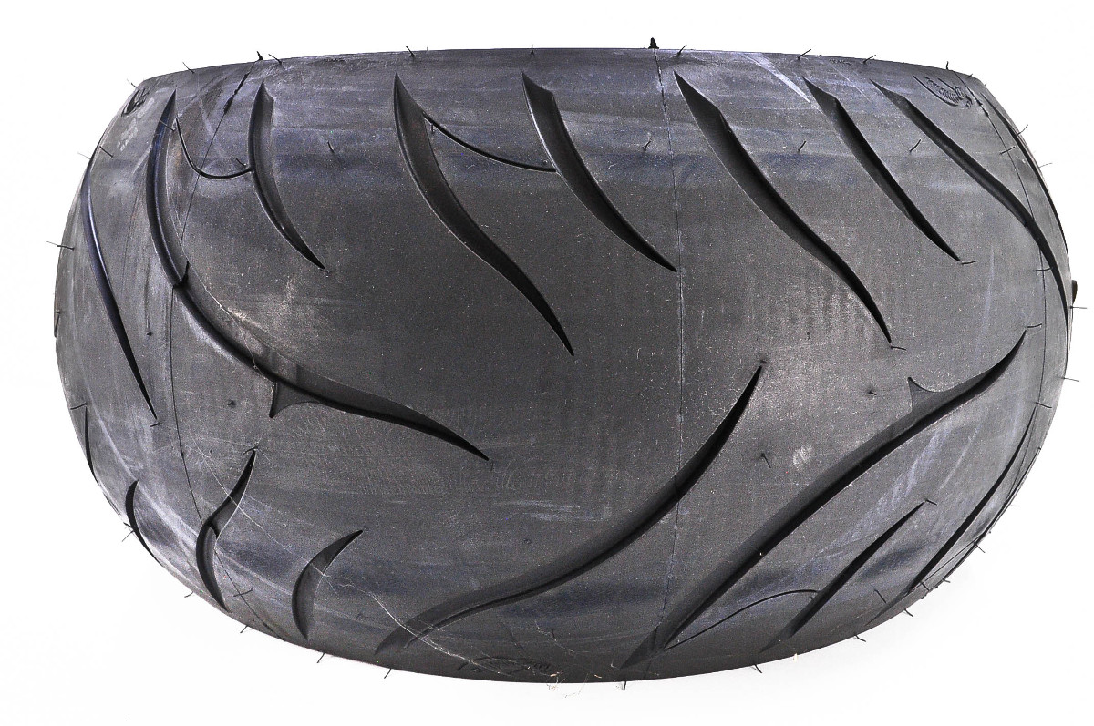 Avon AV72 Cobra Rear Tire 300/35VR18 TL 87V 90000001159
